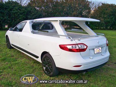 Renault Fluence Fúnebre Convertible porta coronas.